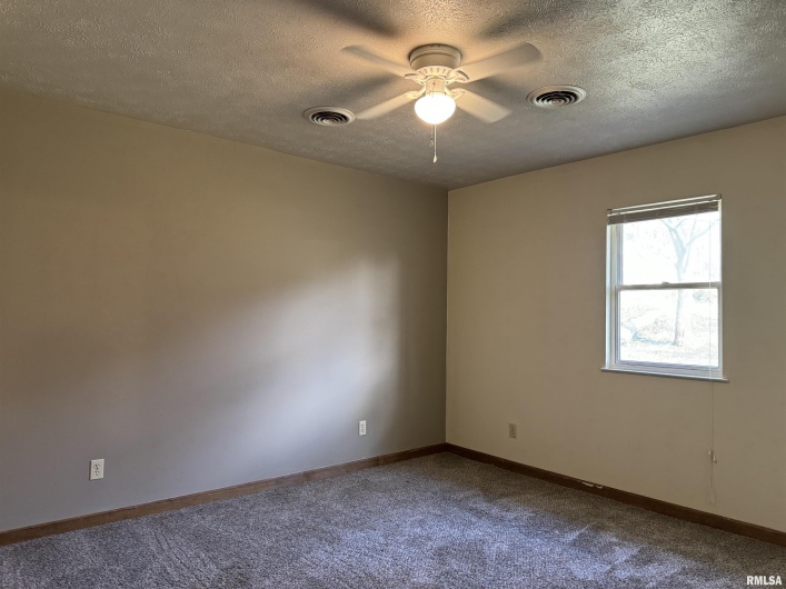 106 10TH Street, Vienna, Illinois 62995-0000, 3 Bedrooms Bedrooms, 0 ,1 BathroomBathrooms,Residential,For Sale,10TH,0,RMAEB455851