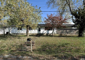 106 10TH Street, Vienna, Illinois 62995-0000, 3 Bedrooms Bedrooms, 0 ,1 BathroomBathrooms,Residential,For Sale,10TH,0,RMAEB455851