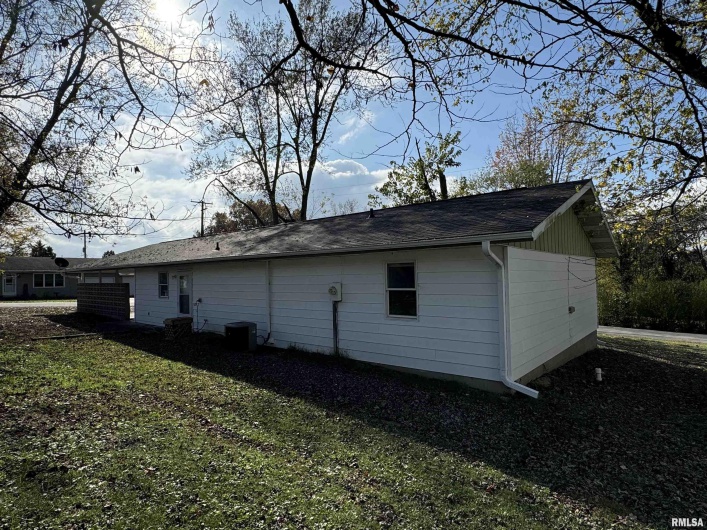 106 10TH Street, Vienna, Illinois 62995-0000, 3 Bedrooms Bedrooms, 0 ,1 BathroomBathrooms,Residential,For Sale,10TH,0,RMAEB455851