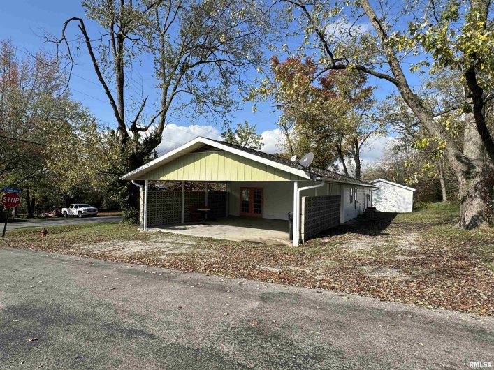 106 10TH Street, Vienna, Illinois 62995-0000, 3 Bedrooms Bedrooms, 0 ,1 BathroomBathrooms,Residential,For Sale,10TH,0,RMAEB455851