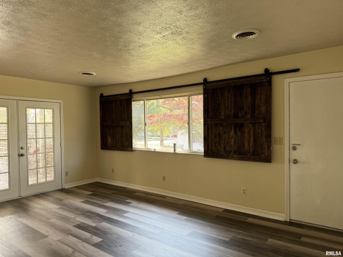 106 10TH Street, Vienna, Illinois 62995-0000, 3 Bedrooms Bedrooms, 0 ,1 BathroomBathrooms,Residential,For Sale,10TH,0,RMAEB455851