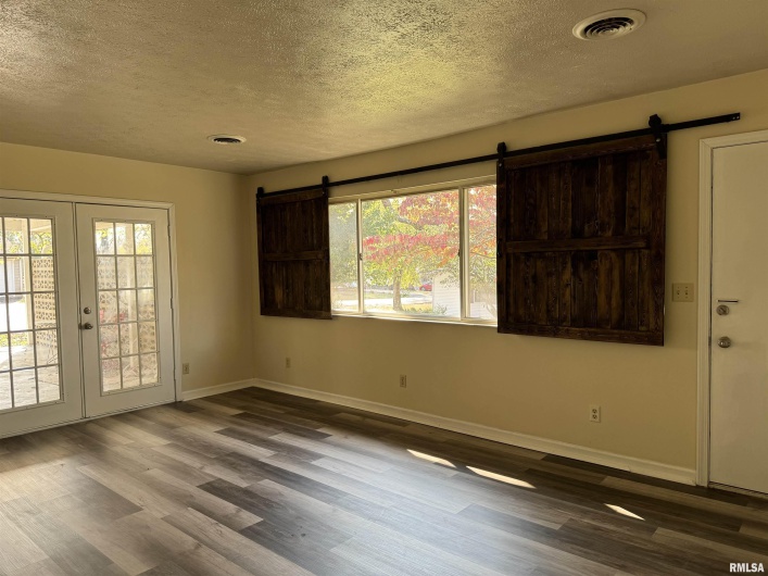 106 10TH Street, Vienna, Illinois 62995-0000, 3 Bedrooms Bedrooms, 0 ,1 BathroomBathrooms,Residential,For Sale,10TH,0,RMAEB455851