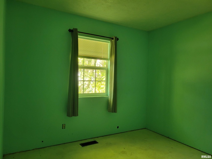 121 YOUNG Avenue, Anna, Illinois 62906, 3 Bedrooms Bedrooms, 0 ,1 BathroomBathrooms,Residential,For Sale,YOUNG,0,RMAEB455707