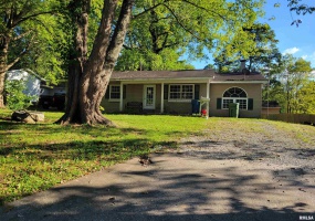121 YOUNG Avenue, Anna, Illinois 62906, 3 Bedrooms Bedrooms, 0 ,1 BathroomBathrooms,Residential,For Sale,YOUNG,0,RMAEB455707