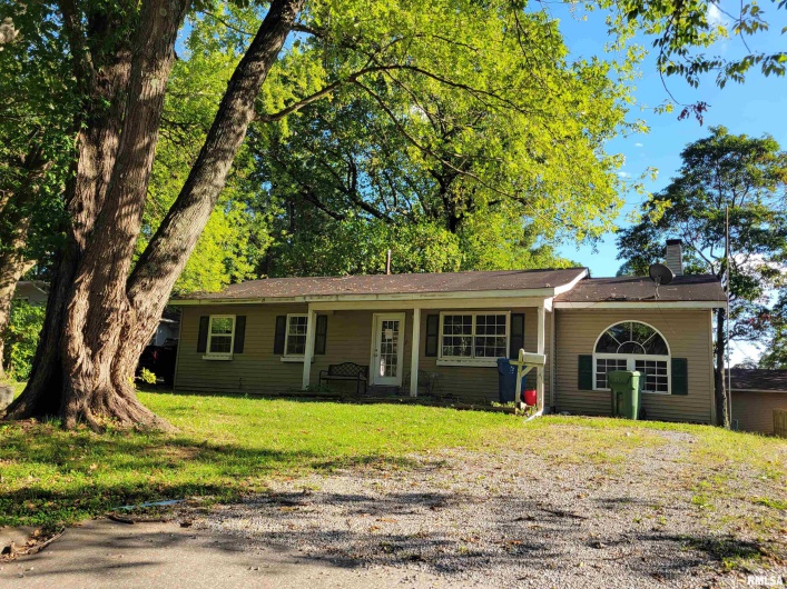 121 YOUNG Avenue, Anna, Illinois 62906, 3 Bedrooms Bedrooms, 0 ,1 BathroomBathrooms,Residential,For Sale,YOUNG,0,RMAEB455707