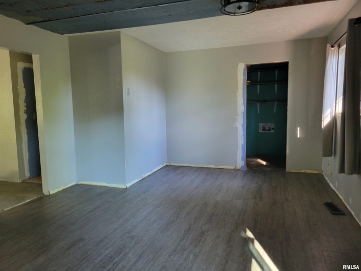121 YOUNG Avenue, Anna, Illinois 62906, 3 Bedrooms Bedrooms, 0 ,1 BathroomBathrooms,Residential,For Sale,YOUNG,0,RMAEB455707