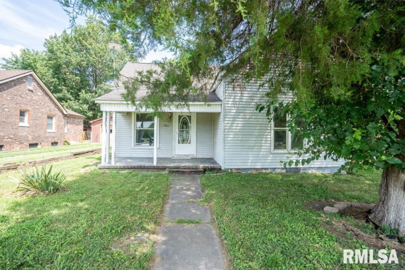 701 CHERRY Street, Herrin, Illinois 62948, 3 Bedrooms Bedrooms, 0 ,2 BathroomsBathrooms,Residential,For Sale,CHERRY,0,RMAQC4265889