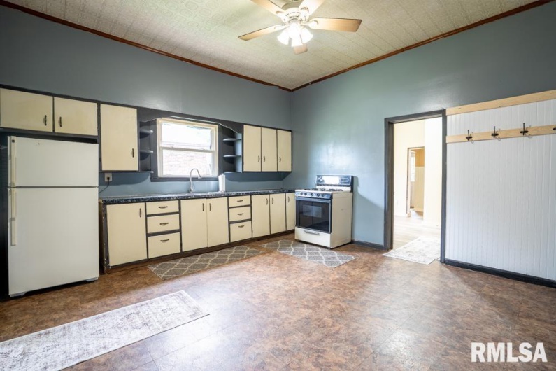 701 CHERRY Street, Herrin, Illinois 62948, 3 Bedrooms Bedrooms, 0 ,2 BathroomsBathrooms,Residential,For Sale,CHERRY,0,RMAQC4265889