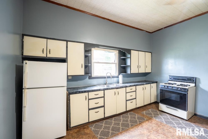 701 CHERRY Street, Herrin, Illinois 62948, 3 Bedrooms Bedrooms, 0 ,2 BathroomsBathrooms,Residential,For Sale,CHERRY,0,RMAQC4265889