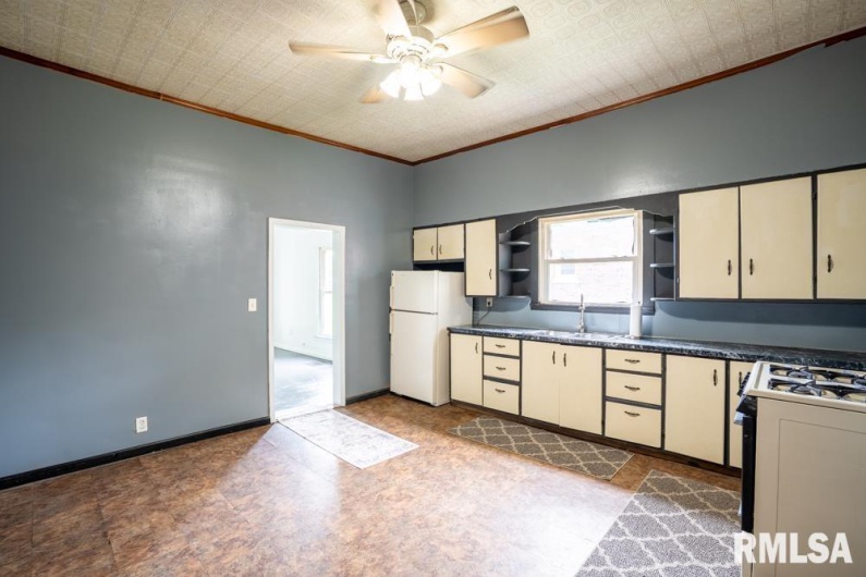 701 CHERRY Street, Herrin, Illinois 62948, 3 Bedrooms Bedrooms, 0 ,2 BathroomsBathrooms,Residential,For Sale,CHERRY,0,RMAQC4265889