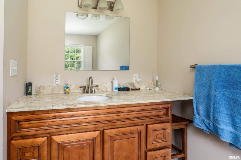 45 Gibbons Lane, Harrisburg, Illinois 62946, 4 Bedrooms Bedrooms, 0 ,3 BathroomsBathrooms,Residential,For Sale,Gibbons,0,RMAQC4265864