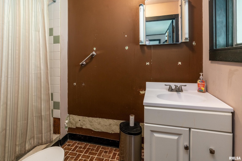 45 Gibbons Lane, Harrisburg, Illinois 62946, 4 Bedrooms Bedrooms, 0 ,3 BathroomsBathrooms,Residential,For Sale,Gibbons,0,RMAQC4265864