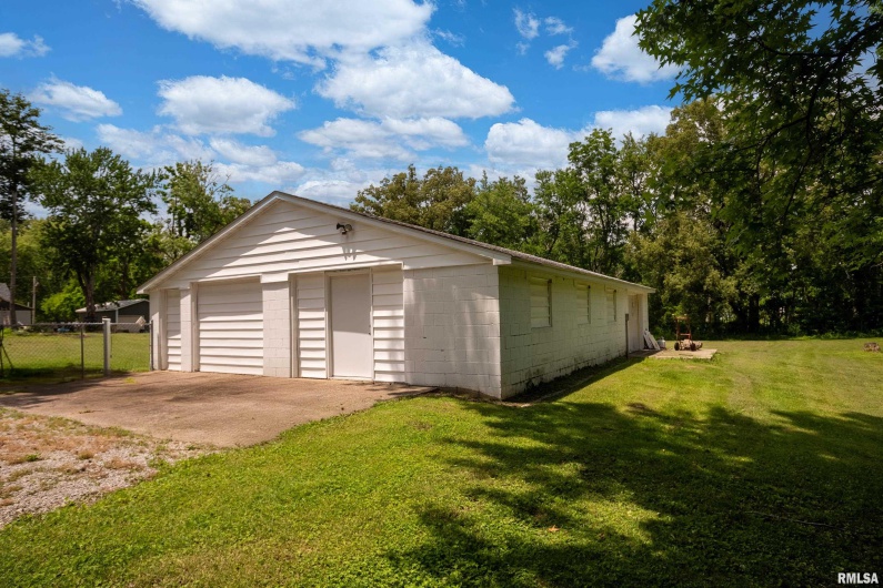45 Gibbons Lane, Harrisburg, Illinois 62946, 4 Bedrooms Bedrooms, 0 ,3 BathroomsBathrooms,Residential,For Sale,Gibbons,0,RMAQC4265864