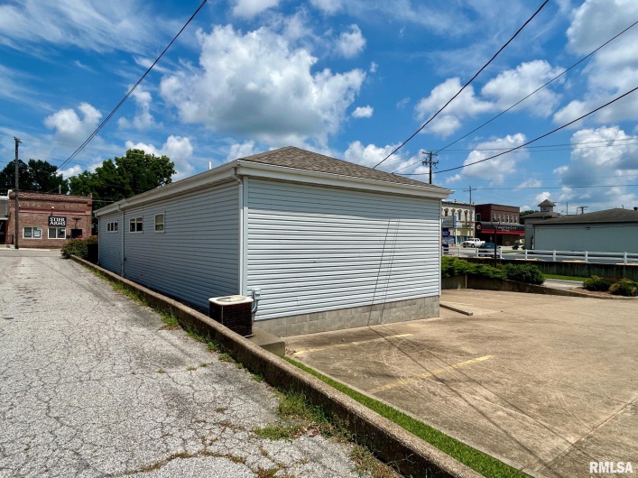 201 BROADWAY Boulevard, Johnston City, Illinois 62951, 0 , 0 ,0,Commercial Sale,For Sale,BROADWAY,0,RMAEB459065