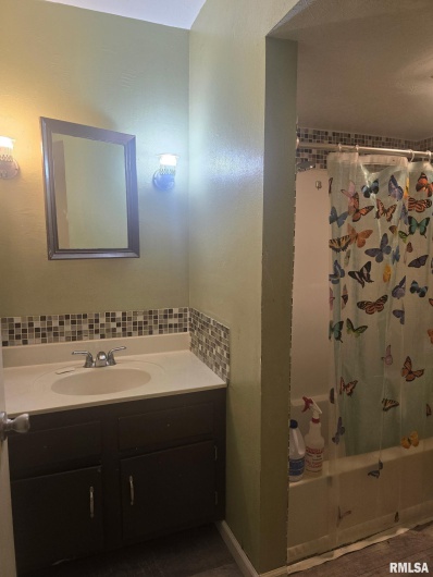 419 21ST Street, Herrin, Illinois 62948, 3 Bedrooms Bedrooms, 0 ,2 BathroomsBathrooms,Residential,For Sale,21ST,0,RMAEB459067