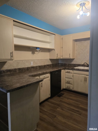 419 21ST Street, Herrin, Illinois 62948, 3 Bedrooms Bedrooms, 0 ,2 BathroomsBathrooms,Residential,For Sale,21ST,0,RMAEB459067
