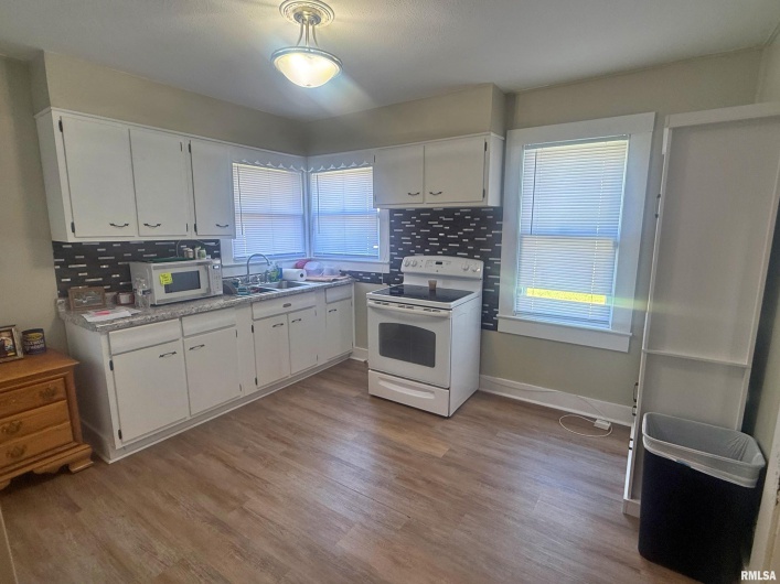718 GIRARD Street, Metropolis, Illinois 62960, 2 Bedrooms Bedrooms, 0 ,1 BathroomBathrooms,Residential,For Sale,GIRARD,0,RMAEB459069