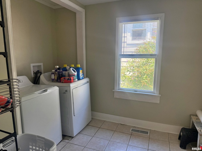 718 GIRARD Street, Metropolis, Illinois 62960, 2 Bedrooms Bedrooms, 0 ,1 BathroomBathrooms,Residential,For Sale,GIRARD,0,RMAEB459069