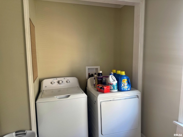 718 GIRARD Street, Metropolis, Illinois 62960, 2 Bedrooms Bedrooms, 0 ,1 BathroomBathrooms,Residential,For Sale,GIRARD,0,RMAEB459069