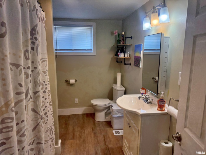 718 GIRARD Street, Metropolis, Illinois 62960, 2 Bedrooms Bedrooms, 0 ,1 BathroomBathrooms,Residential,For Sale,GIRARD,0,RMAEB459069