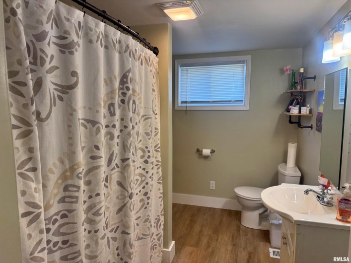 718 GIRARD Street, Metropolis, Illinois 62960, 2 Bedrooms Bedrooms, 0 ,1 BathroomBathrooms,Residential,For Sale,GIRARD,0,RMAEB459069