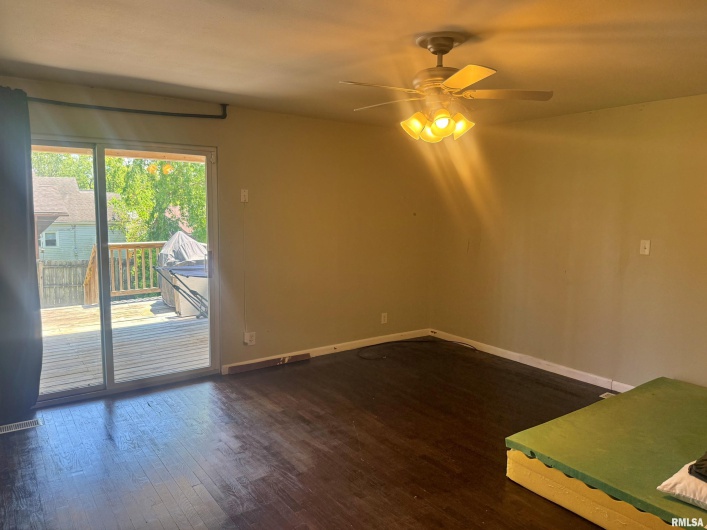 718 GIRARD Street, Metropolis, Illinois 62960, 2 Bedrooms Bedrooms, 0 ,1 BathroomBathrooms,Residential,For Sale,GIRARD,0,RMAEB459069