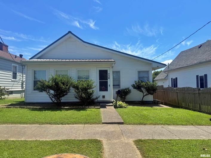 718 GIRARD Street, Metropolis, Illinois 62960, 2 Bedrooms Bedrooms, 0 ,1 BathroomBathrooms,Residential,For Sale,GIRARD,0,RMAEB459069
