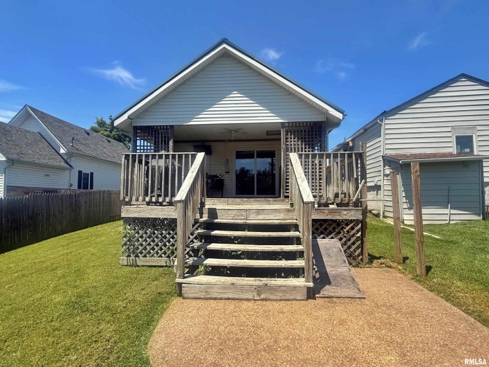 718 GIRARD Street, Metropolis, Illinois 62960, 2 Bedrooms Bedrooms, 0 ,1 BathroomBathrooms,Residential,For Sale,GIRARD,0,RMAEB459069