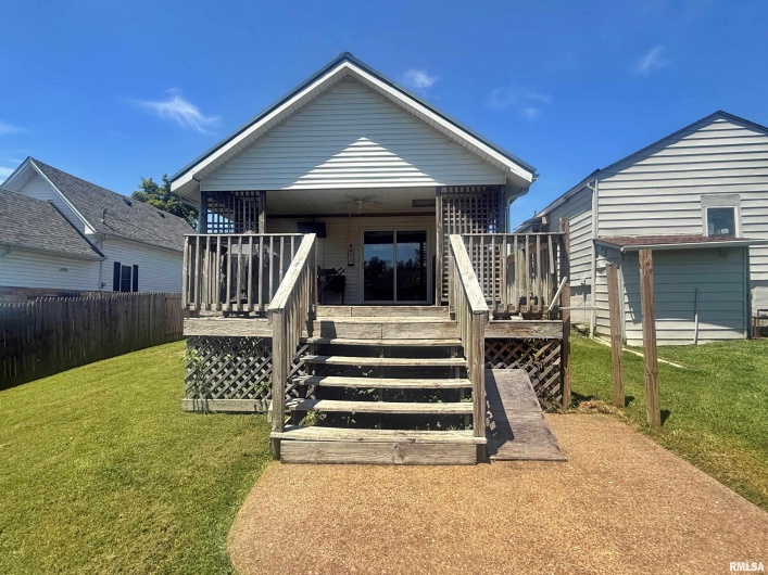 718 GIRARD Street, Metropolis, Illinois 62960, 2 Bedrooms Bedrooms, 0 ,1 BathroomBathrooms,Residential,For Sale,GIRARD,0,RMAEB459069