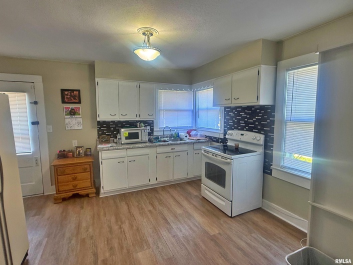718 GIRARD Street, Metropolis, Illinois 62960, 2 Bedrooms Bedrooms, 0 ,1 BathroomBathrooms,Residential,For Sale,GIRARD,0,RMAEB459069