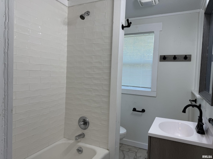 504 ALLEN Avenue, Marion, Illinois 62959, 3 Bedrooms Bedrooms, 0 ,2 BathroomsBathrooms,Residential,For Sale,ALLEN,0,RMAEB459070