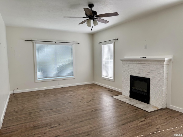 504 ALLEN Avenue, Marion, Illinois 62959, 3 Bedrooms Bedrooms, 0 ,2 BathroomsBathrooms,Residential,For Sale,ALLEN,0,RMAEB459070
