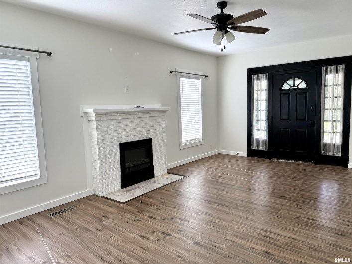 504 ALLEN Avenue, Marion, Illinois 62959, 3 Bedrooms Bedrooms, 0 ,2 BathroomsBathrooms,Residential,For Sale,ALLEN,0,RMAEB459070