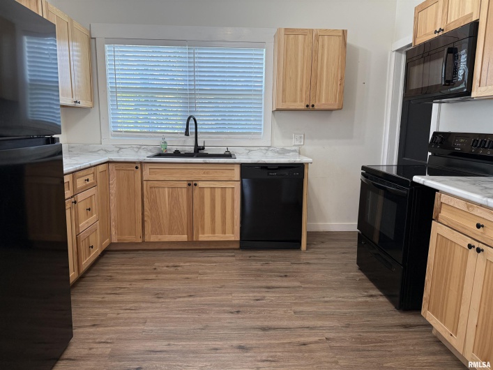 504 ALLEN Avenue, Marion, Illinois 62959, 3 Bedrooms Bedrooms, 0 ,2 BathroomsBathrooms,Residential,For Sale,ALLEN,0,RMAEB459070