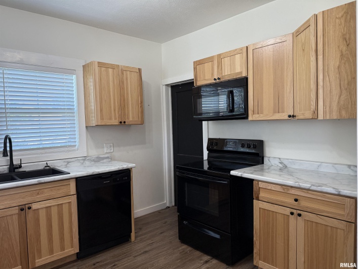 504 ALLEN Avenue, Marion, Illinois 62959, 3 Bedrooms Bedrooms, 0 ,2 BathroomsBathrooms,Residential,For Sale,ALLEN,0,RMAEB459070