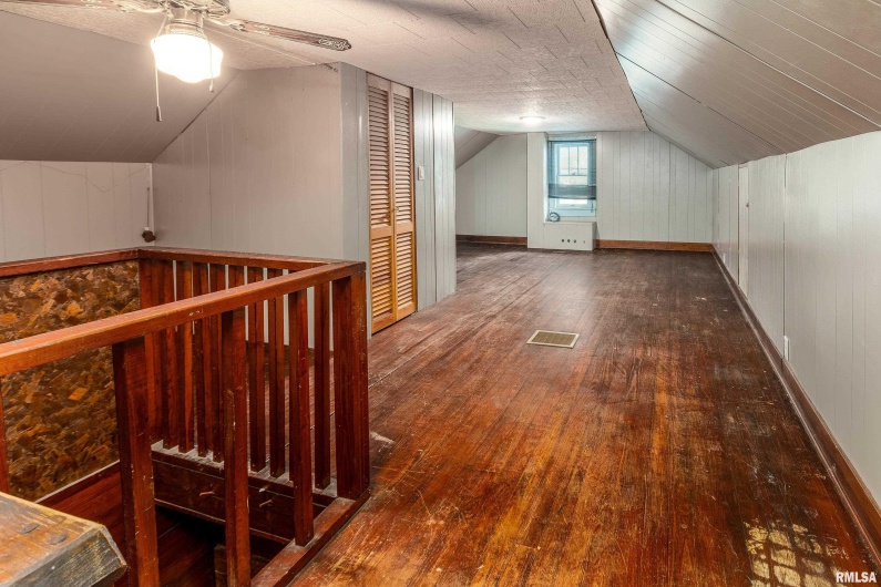 2124 CLARKE Street, Murphysboro, Illinois 62966, 3 Bedrooms Bedrooms, 0 ,1 BathroomBathrooms,Residential,For Sale,CLARKE,0,RMAEB459071