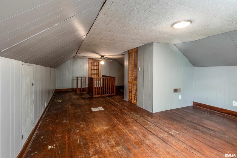 2124 CLARKE Street, Murphysboro, Illinois 62966, 3 Bedrooms Bedrooms, 0 ,1 BathroomBathrooms,Residential,For Sale,CLARKE,0,RMAEB459071