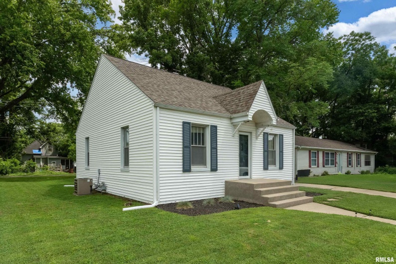 2124 CLARKE Street, Murphysboro, Illinois 62966, 3 Bedrooms Bedrooms, 0 ,1 BathroomBathrooms,Residential,For Sale,CLARKE,0,RMAEB459071