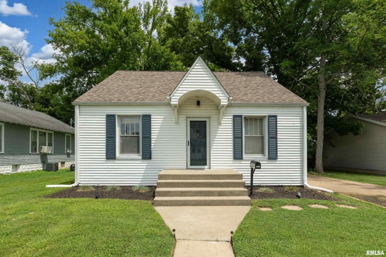 2124 CLARKE Street, Murphysboro, Illinois 62966, 3 Bedrooms Bedrooms, 0 ,1 BathroomBathrooms,Residential,For Sale,CLARKE,0,RMAEB459071