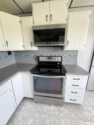 16488 Route 37 Route, Johnston City, Illinois 62951, 2 Bedrooms Bedrooms, 0 ,4 BathroomsBathrooms,Residential,For Sale,Route 37,0,RMAQC4265900