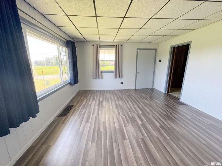16488 Route 37 Route, Johnston City, Illinois 62951, 2 Bedrooms Bedrooms, 0 ,4 BathroomsBathrooms,Residential,For Sale,Route 37,0,RMAQC4265900