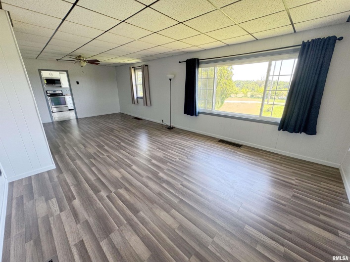 16488 Route 37 Route, Johnston City, Illinois 62951, 2 Bedrooms Bedrooms, 0 ,4 BathroomsBathrooms,Residential,For Sale,Route 37,0,RMAQC4265900