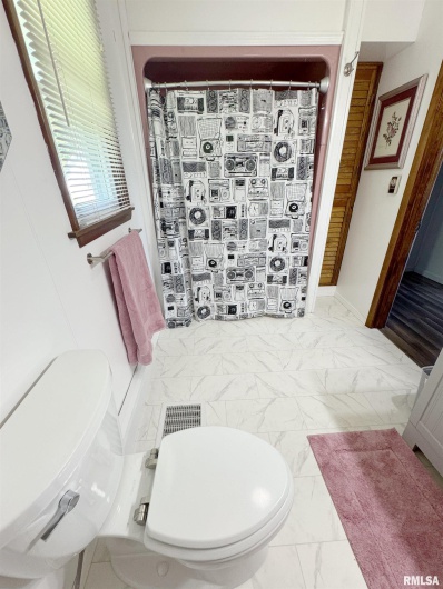16488 Route 37 Route, Johnston City, Illinois 62951, 2 Bedrooms Bedrooms, 0 ,4 BathroomsBathrooms,Residential,For Sale,Route 37,0,RMAQC4265900