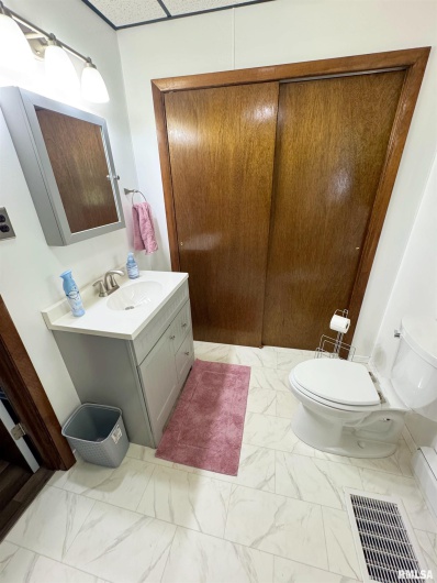 16488 Route 37 Route, Johnston City, Illinois 62951, 2 Bedrooms Bedrooms, 0 ,4 BathroomsBathrooms,Residential,For Sale,Route 37,0,RMAQC4265900