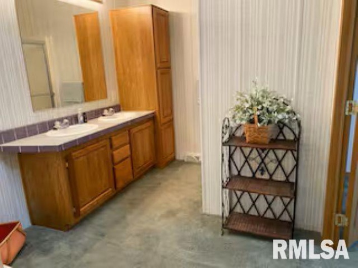 614 COLLEGE Street, Harrisburg, Illinois 62946, 2 Bedrooms Bedrooms, 0 ,2 BathroomsBathrooms,Residential,For Sale,COLLEGE,0,RMAEB459082