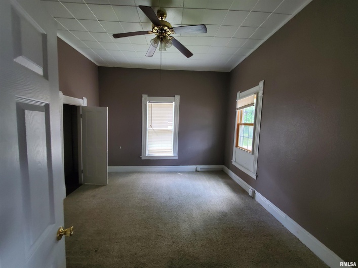 302 PECAN Street, Carbondale, Illinois 62901, 3 Bedrooms Bedrooms, 0 ,1 BathroomBathrooms,Residential,For Sale,PECAN,0,RMAEB459085