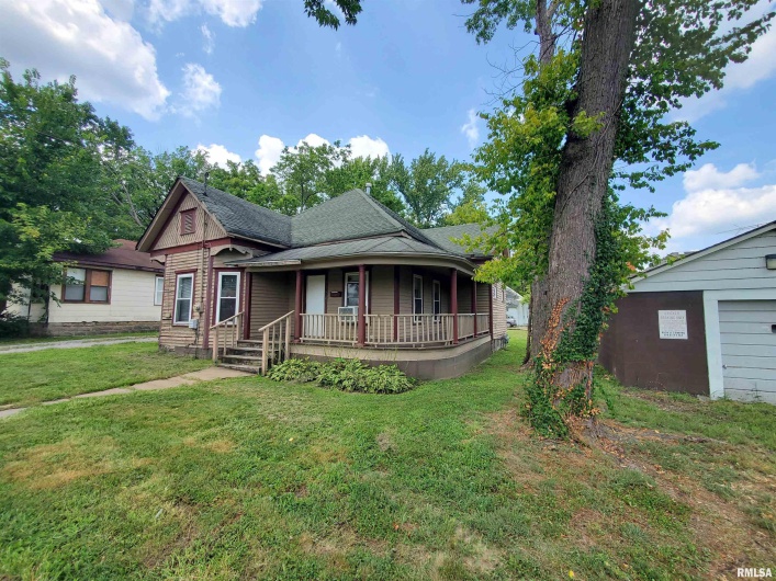 302 PECAN Street, Carbondale, Illinois 62901, 3 Bedrooms Bedrooms, 0 ,1 BathroomBathrooms,Residential,For Sale,PECAN,0,RMAEB459085