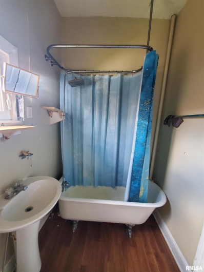 302 PECAN Street, Carbondale, Illinois 62901, 3 Bedrooms Bedrooms, 0 ,1 BathroomBathrooms,Residential,For Sale,PECAN,0,RMAEB459085