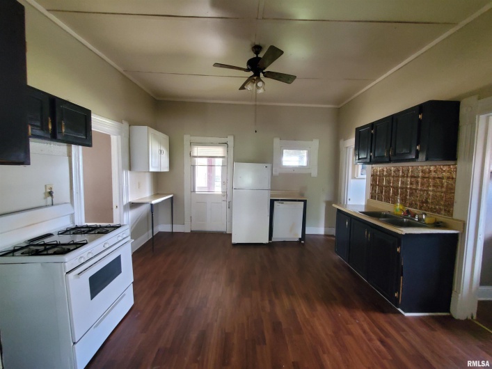 302 PECAN Street, Carbondale, Illinois 62901, 3 Bedrooms Bedrooms, 0 ,1 BathroomBathrooms,Residential,For Sale,PECAN,0,RMAEB459085