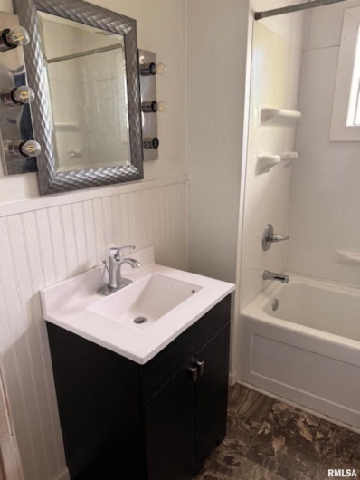 210 LINCOLN Street, Harrisburg, Illinois 62946, 3 Bedrooms Bedrooms, 0 ,1 BathroomBathrooms,Residential,For Sale,LINCOLN,0,RMAEB459090